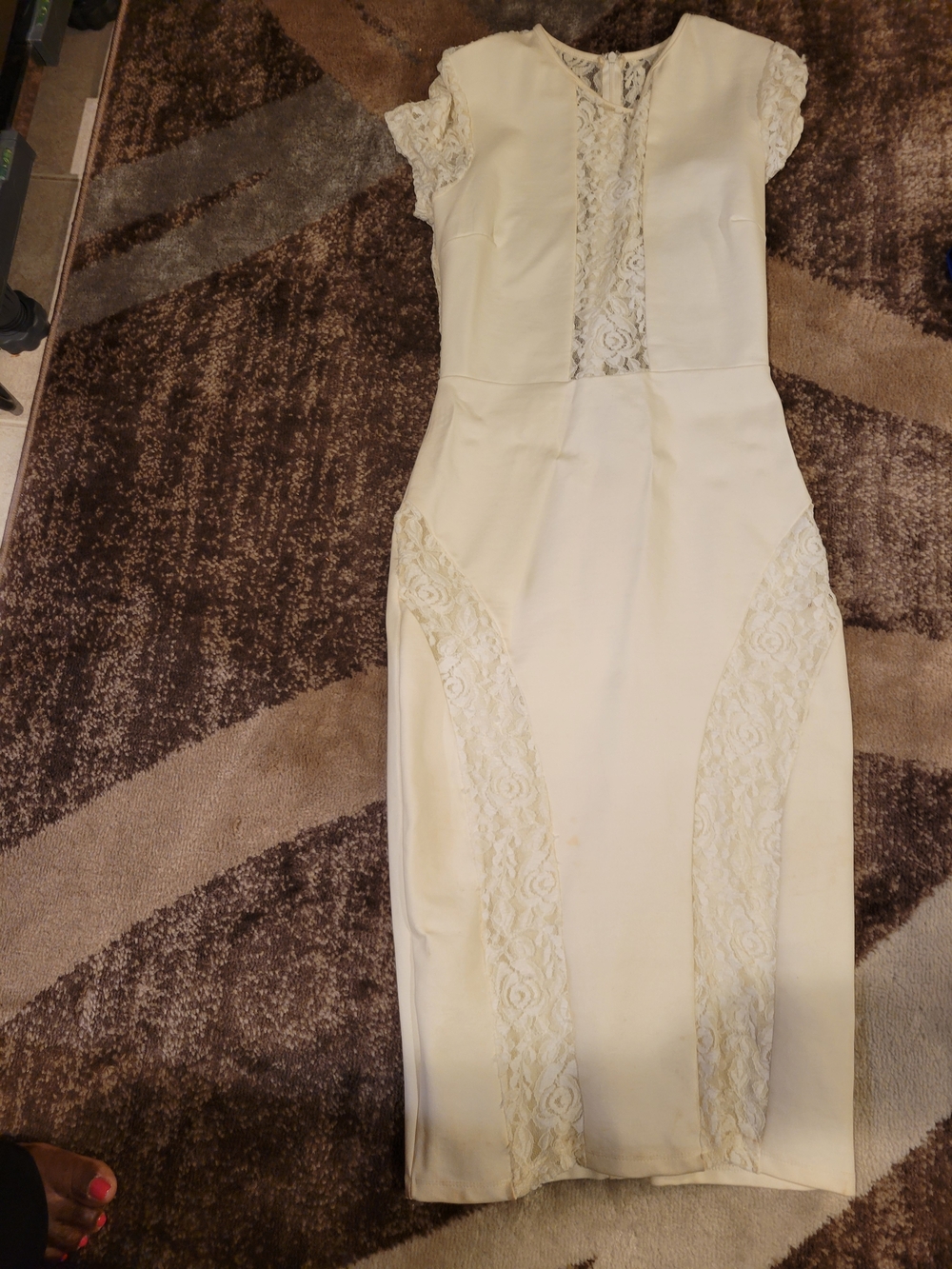 Elegant Cream Lace-Trim Bodycon Dress
